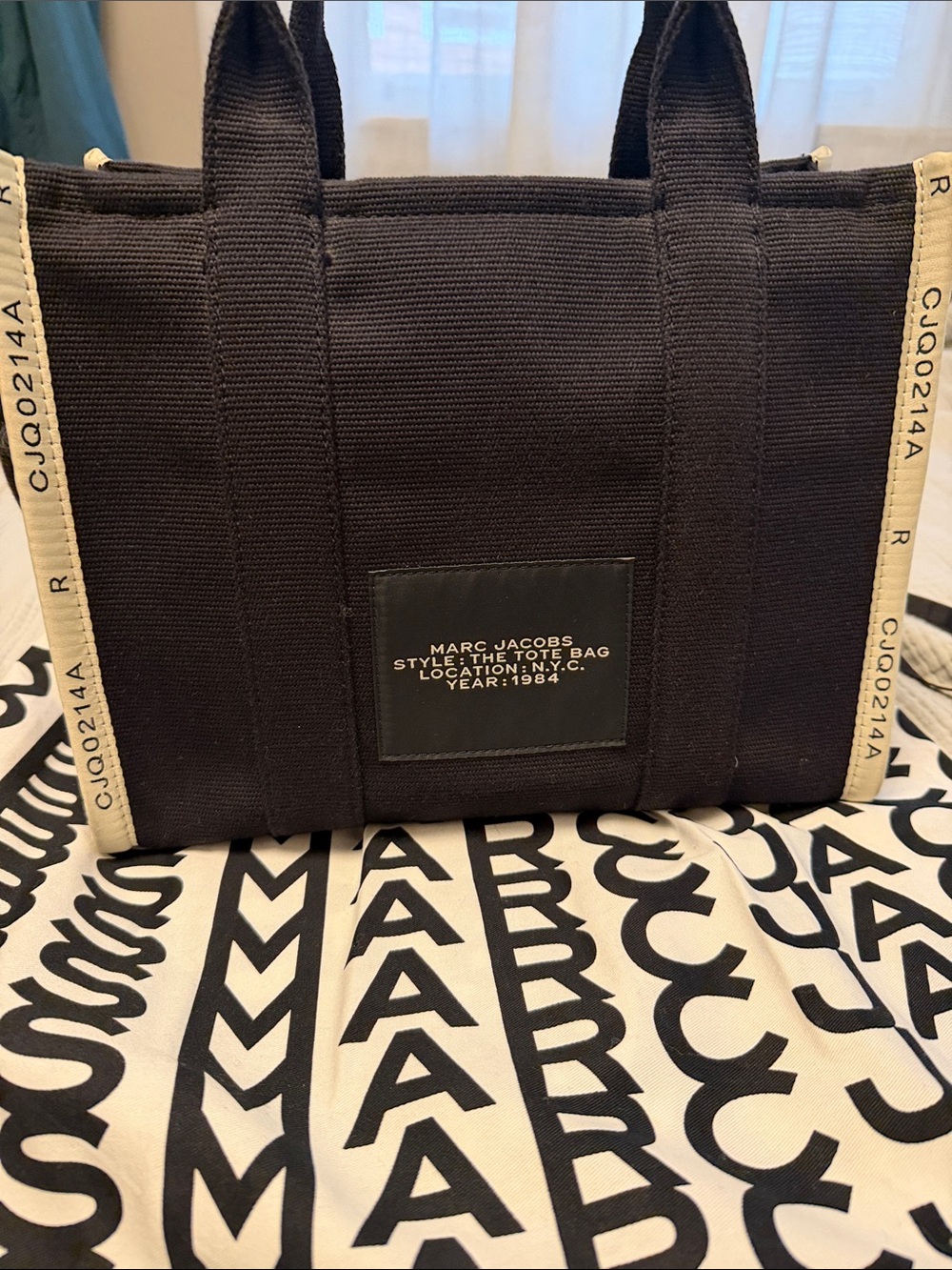 Marc Jacobs The Jacquard Medium Tote Bag - Picture 3 of 6